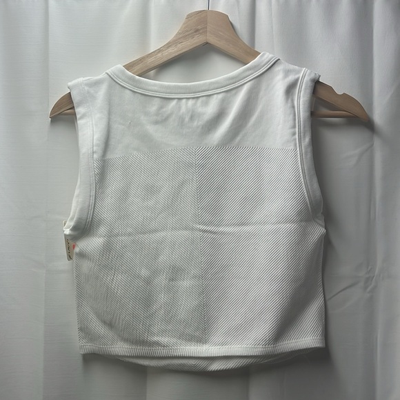 FP Movement White Free Throw Muscle Tank- XL - Picture 7 of 7